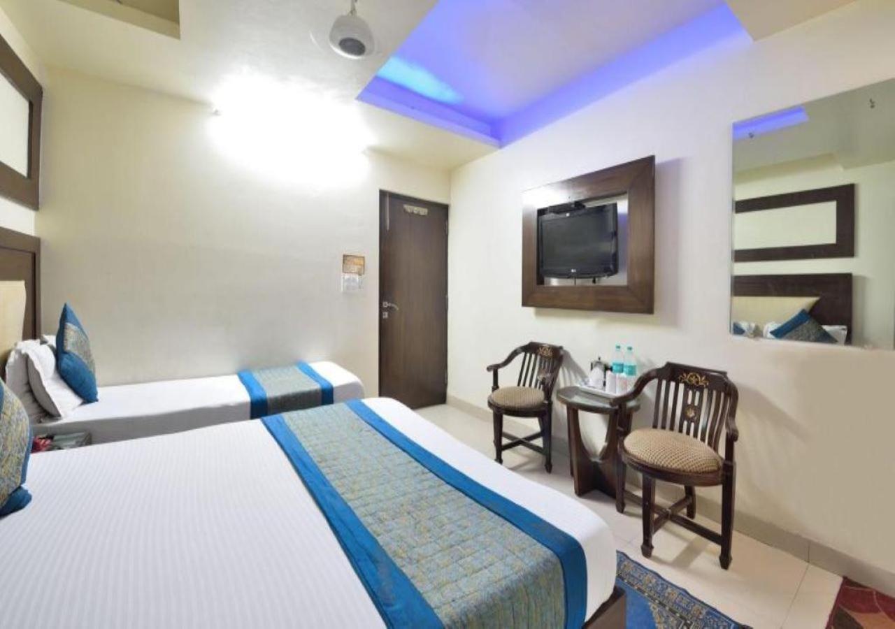 Family Spot Hotel New Delhi Exterior photo